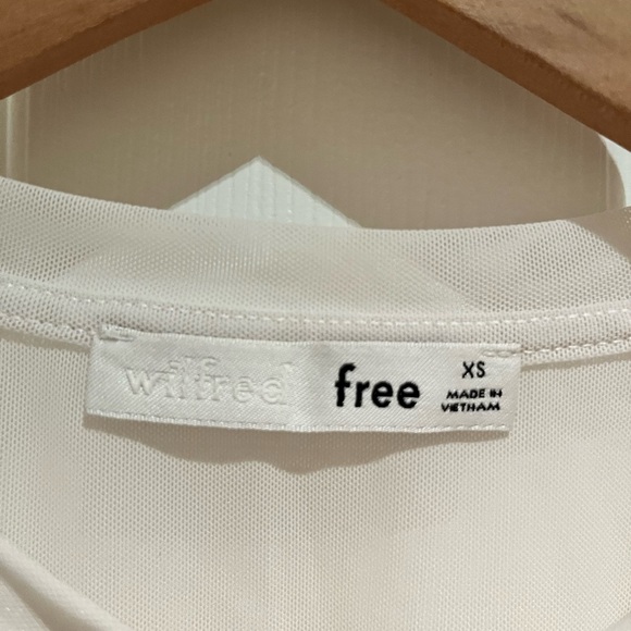 Wilfred white shirt from Aritzia - Picture 2 of 2